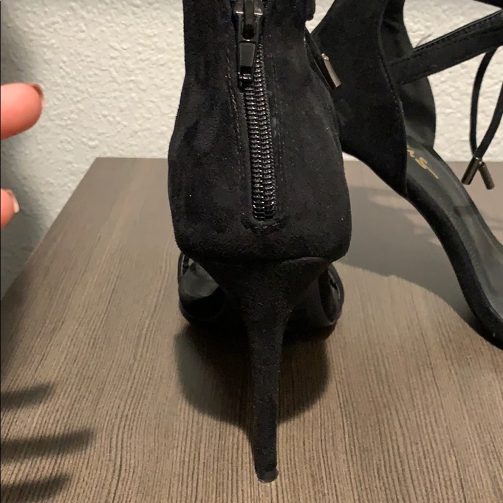 High heels - Picture 2 of 3